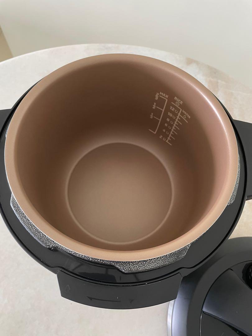 Multi Function Cooker (Category: Other Kitchen Appliances) located in Singapore. Submitted by bigeyejo (Listing ID 1090056431, Image 4). Description: Used less than 5 times.