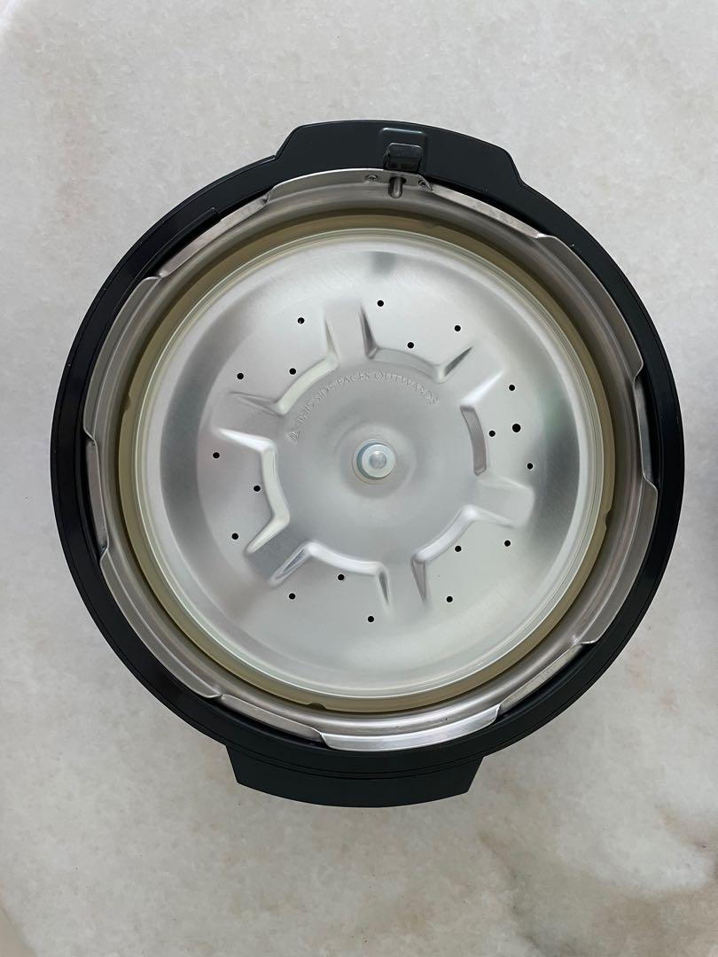 Multi Function Cooker (Category: Other Kitchen Appliances) located in Singapore. Submitted by bigeyejo (Listing ID 1090056431, Image 5). Description: Used less than 5 times.