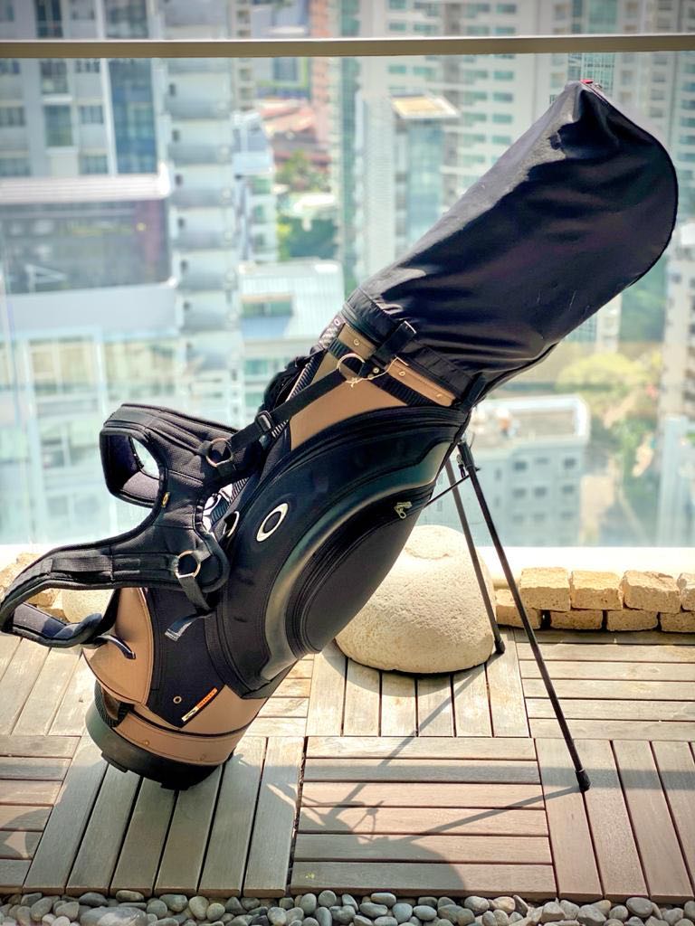 OAKLEY Golf Stand Bag., Sports Equipment, Sports & Games, Golf on Carousell