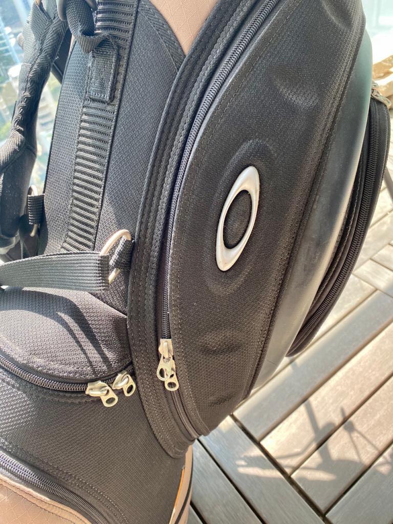 OAKLEY Golf Stand Bag., Sports Equipment, Sports & Games, Golf on Carousell