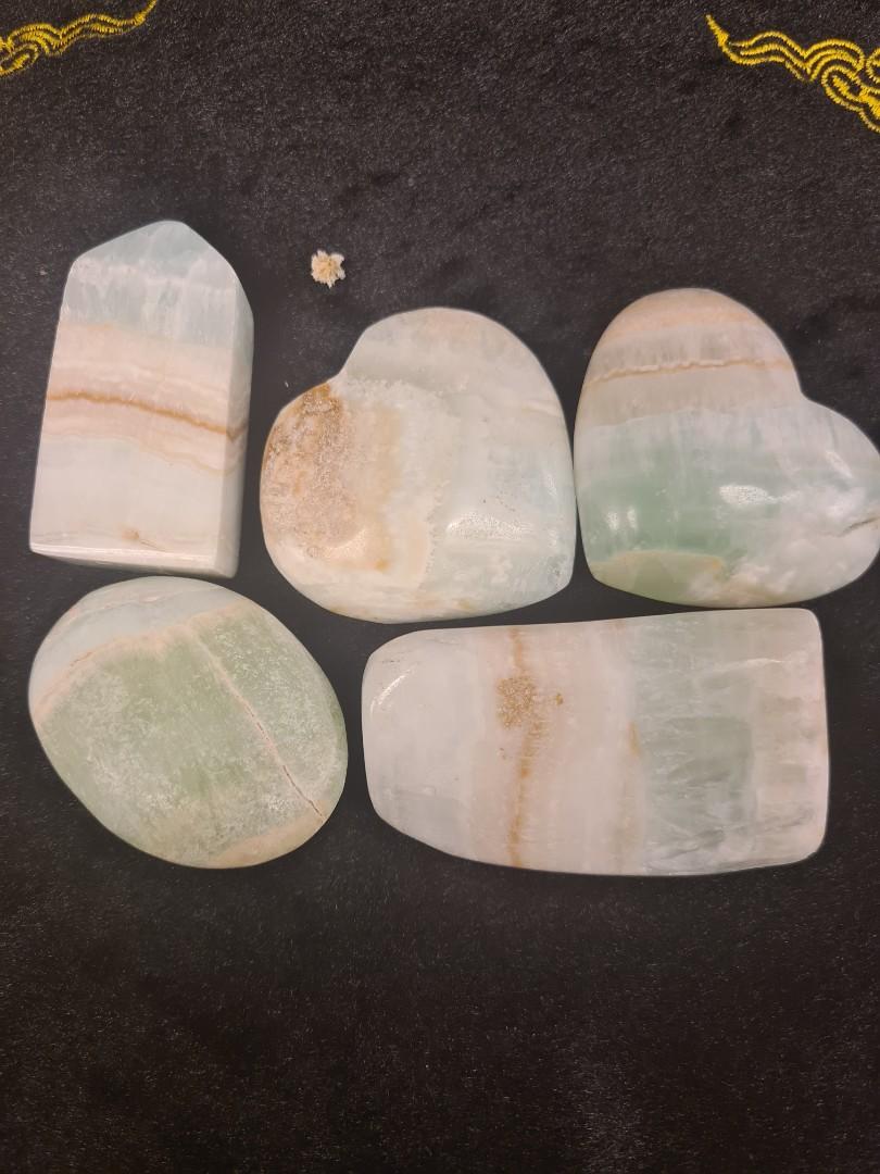 Pakistan Caribbean Blue Calcite Pointer Palm Stone Heart Healing Stone 巴基斯坦加勒比海方解石爱心 Everything Else On Carousell