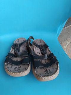 Sendal sepatu merek school
