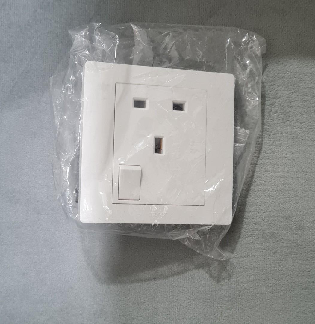 Switch casing (Category: Mounts & Holders) located in Singapore. Submitted by mothercows (Listing ID 1090181149, Image 1). Description: brand new.
