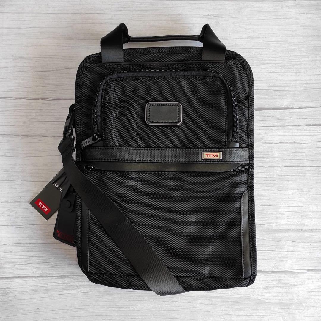 tumi messenger alpha 2