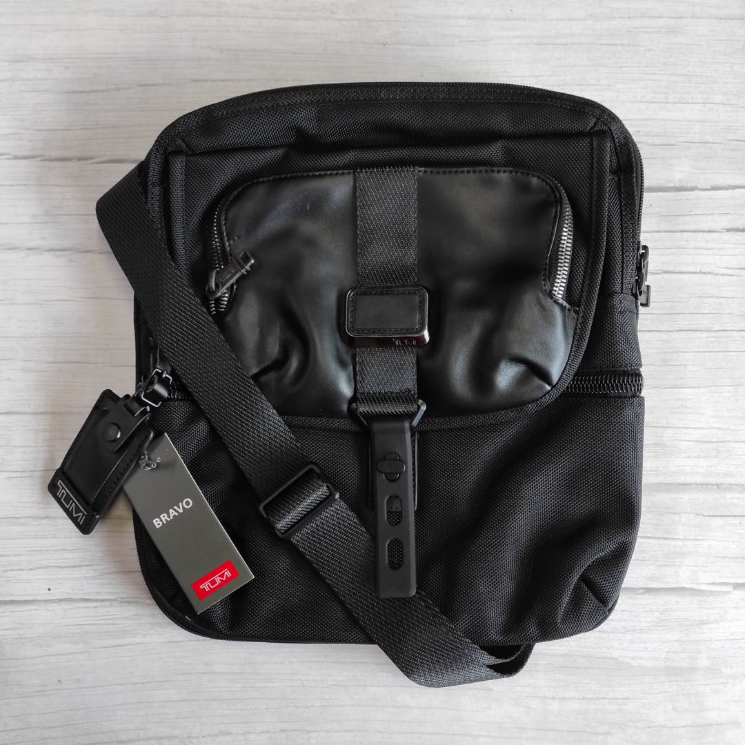 Tumi arnold top