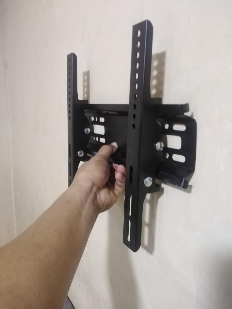 TV TILT wall mount bracket (Category: TV Parts & Accessories) located in Quezon City. Submitted by smithwarren46 (Listing ID 1090026823, Image 2). Description: Brandnew P250 #tvwallbracket TILT wall mount bracket size 15"-42" Easy to install. Load capacity 30kg With free screws and tocks. Pick up lagro Q.c or via delivery service rider po.More item for sale.. like or follow my page #BSAonlinestore https://www.facebook.com/BSA-online-store-1040634
