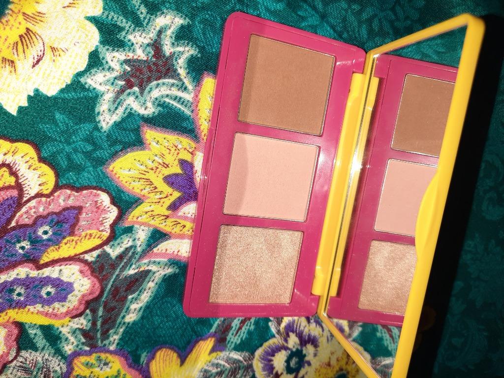 Vice x Anne Clutz Face Palette (Category: Makeup) located in San Juan City. Submitted by dendenden10 (Listing ID 1090127803, Image 1). Description: used 1x sa YT channel lang po. RFS: Need funds Bought for 295 pesos MOD LALAMOVE GRAB MR SPEEDY GOGO EXPRESS SONIC EXPRESS MOP BPI GCASH.