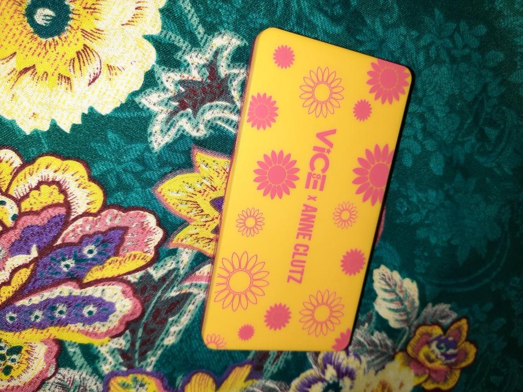 Vice x Anne Clutz Face Palette (Category: Makeup) located in San Juan City. Submitted by dendenden10 (Listing ID 1090127803, Image 2). Description: used 1x sa YT channel lang po. RFS: Need funds Bought for 295 pesos MOD LALAMOVE GRAB MR SPEEDY GOGO EXPRESS SONIC EXPRESS MOP BPI GCASH.