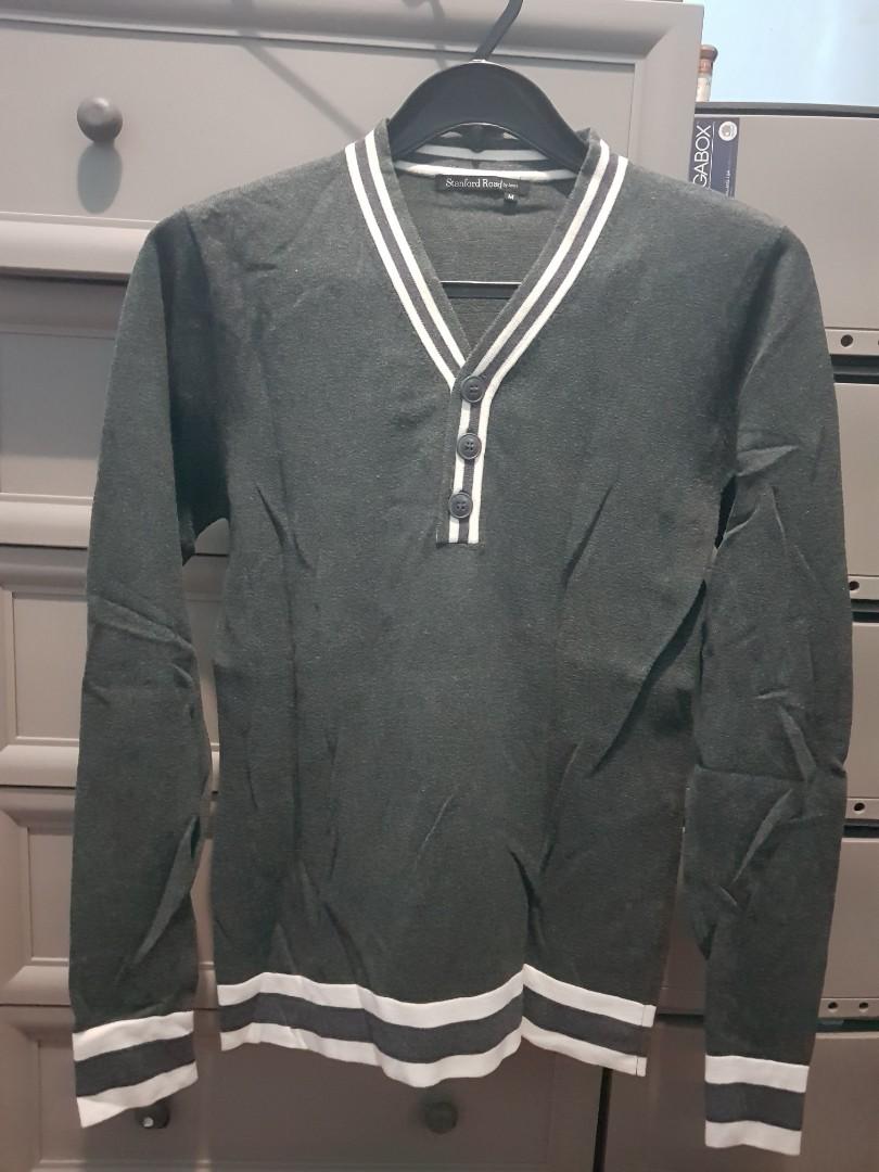 Bench sweater (Category: Formal Shirts) located in Manila. Submitted by markrianne (Listing ID 1090349576, Image 1). Description: Bench Sweater W18.5 L27 Excellent condition (used less than 3x office) Pick up: Cainta or Binangonan Shipping shoulder by buyer.