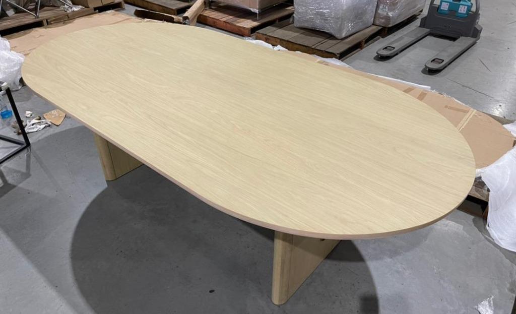 Oli oval dining hot sale table