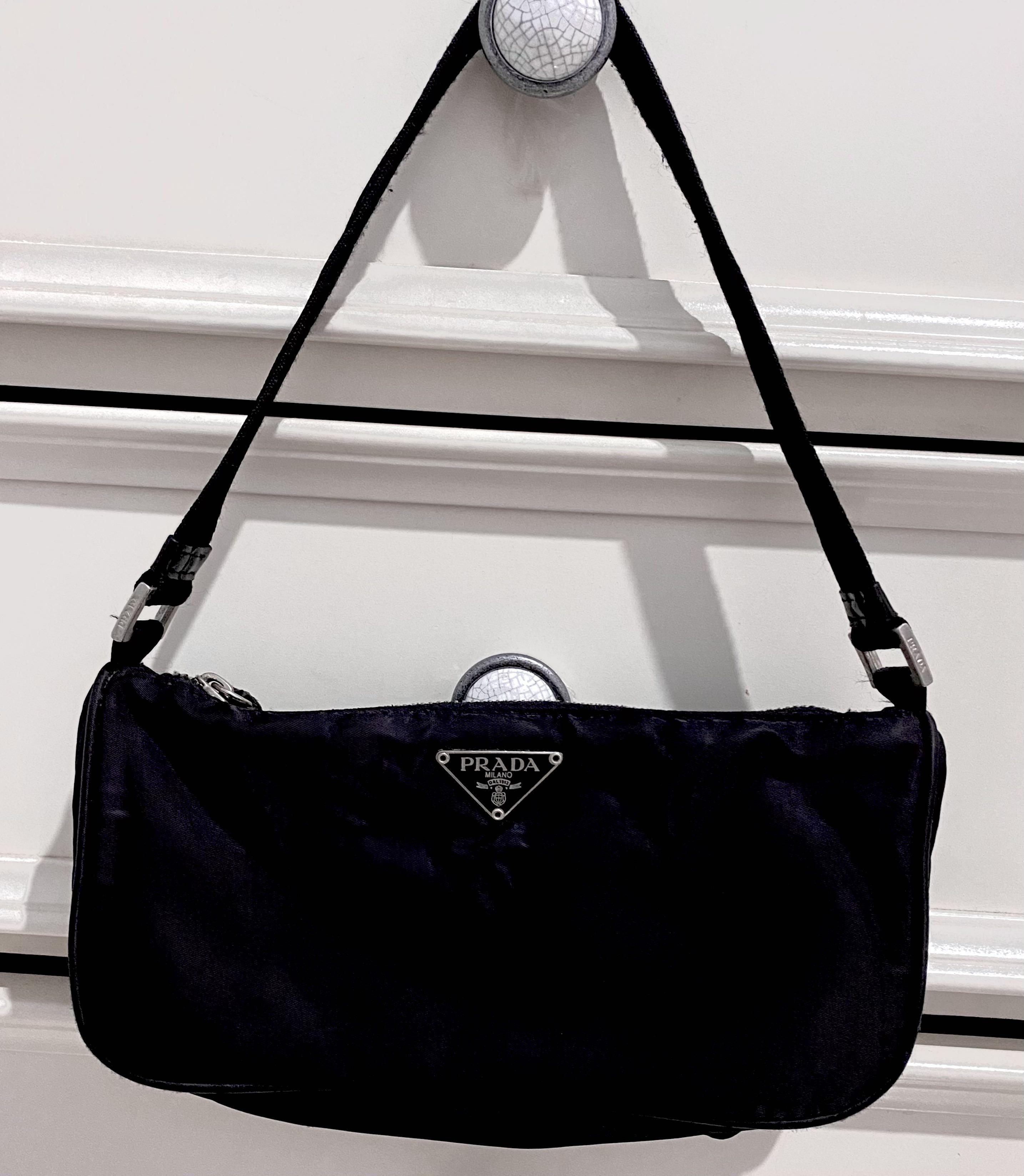 prada shoulderbag (tessuto pochette), Fesyen Wanita, Tas \u0026 Dompet di  Carousell