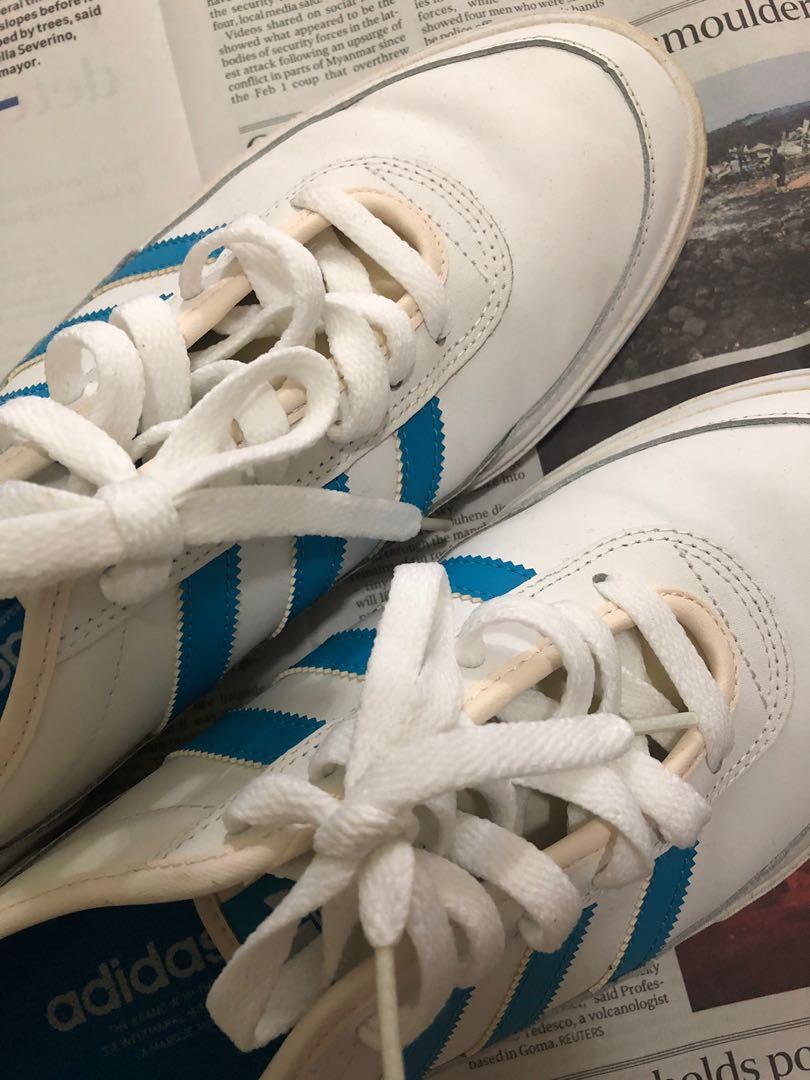Fire sale Hardly worn Adidas men s classic white three stripe sneakers shoes trainers