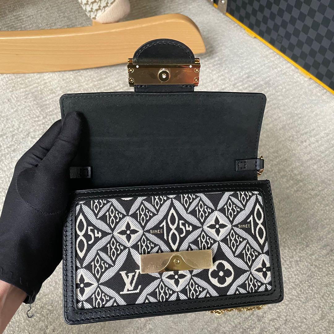 LV Louis Vuitton M63536 Coin Purse - Monogram Eclipse, Luxury, Bags &  Wallets on Carousell