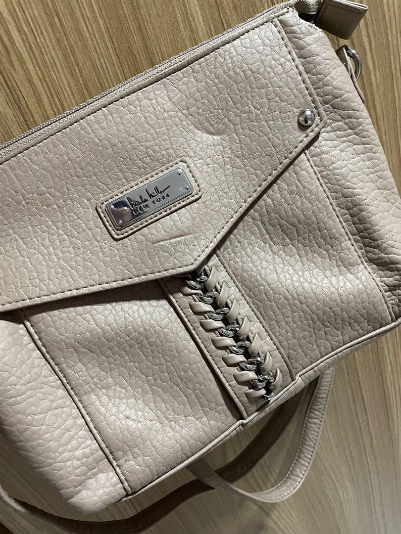 Nicole Miller Crossbody / Handbag (Category: Cross-body Bags) located in Padre Garcia. Submitted by tintind25 (Listing ID 1090326005, Image 2). Description: Pamigay SALE! Nicole Miller Crossbody convertible to Handbag Used Synthetic leather See pictures for flaws .