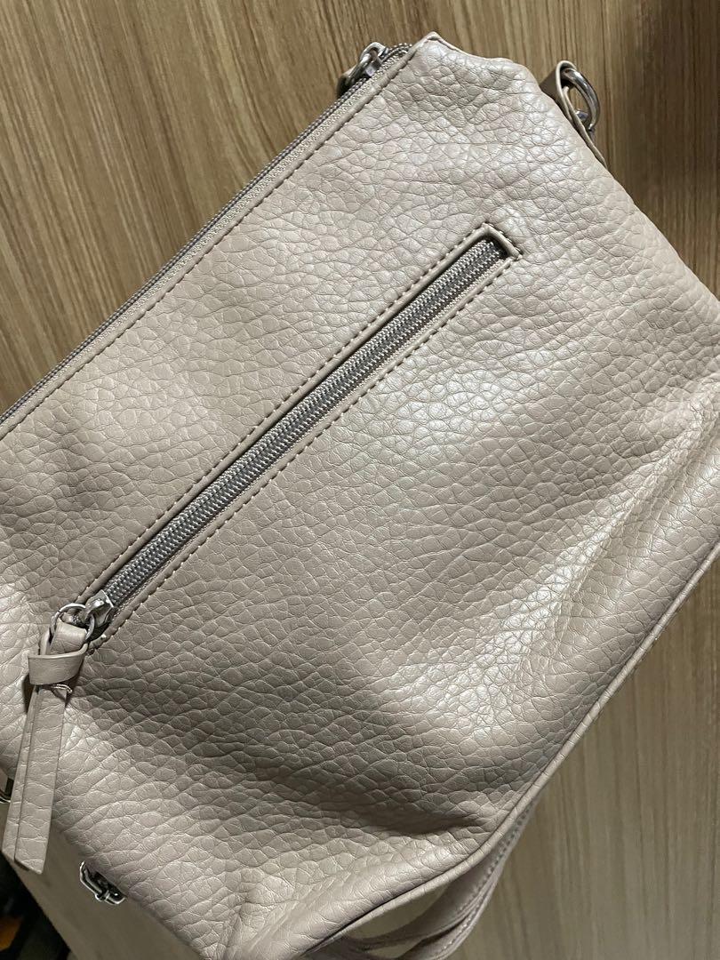 Nicole Miller Crossbody / Handbag (Category: Cross-body Bags) located in Padre Garcia. Submitted by tintind25 (Listing ID 1090326005, Image 3). Description: Pamigay SALE! Nicole Miller Crossbody convertible to Handbag Used Synthetic leather See pictures for flaws .
