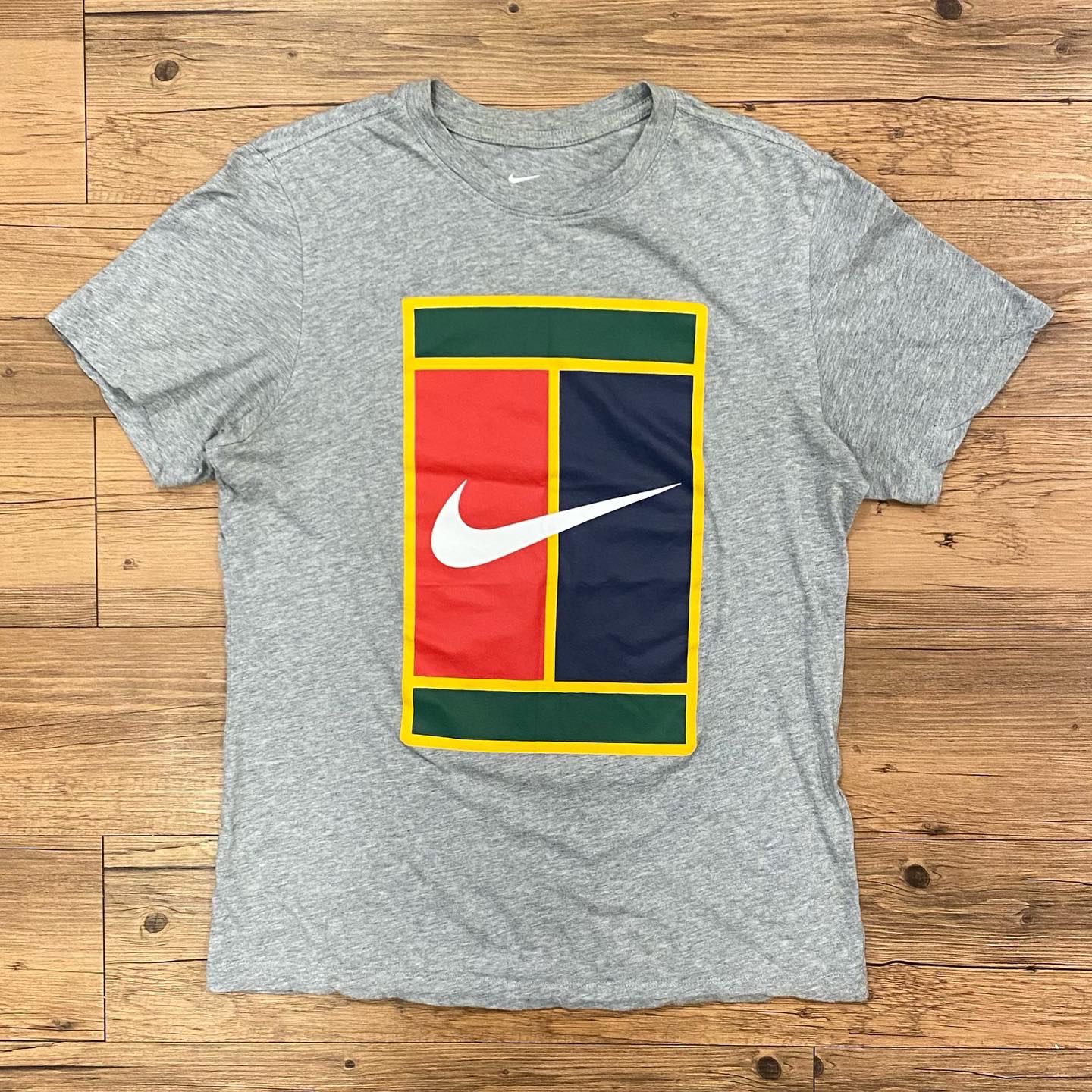Nike Court Big Logo