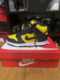 Nike dunk high michigan