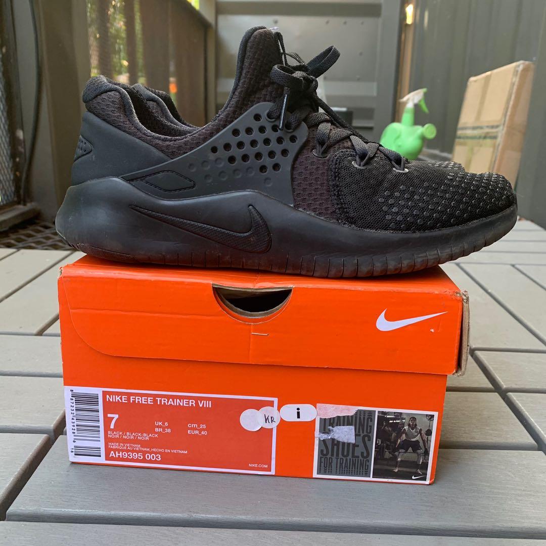 Nike free shop trainer v111