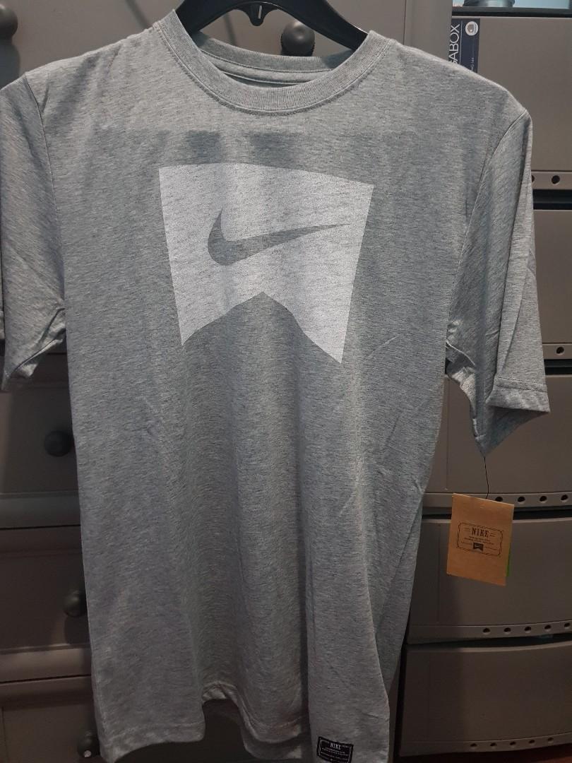 NIKE tshirt (Category: Tshirts & Polo Shirts ) located in Manila. Submitted by markrianne (Listing ID 1090350904, Image 1). Description: Nike shirt (Gray) W18.5 L29 Brand new with Tag Pick up: Cainta or Binangonan Shipping shoulder by buyer.