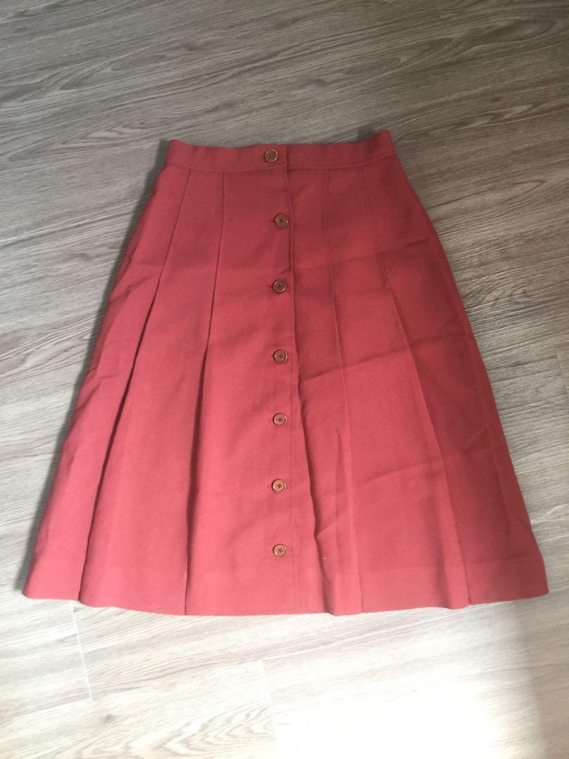 Orange Button Down Skirt (Category: Skirts) located in Quezon City. Submitted by beyaa_a (Listing ID 1090424730, Image 2). Description: 💖 Still in good condition 💖 No damage 💖Can be shipped through shopee or grab/lalamove/mr.speedy if you're residing in Metro Manila.
