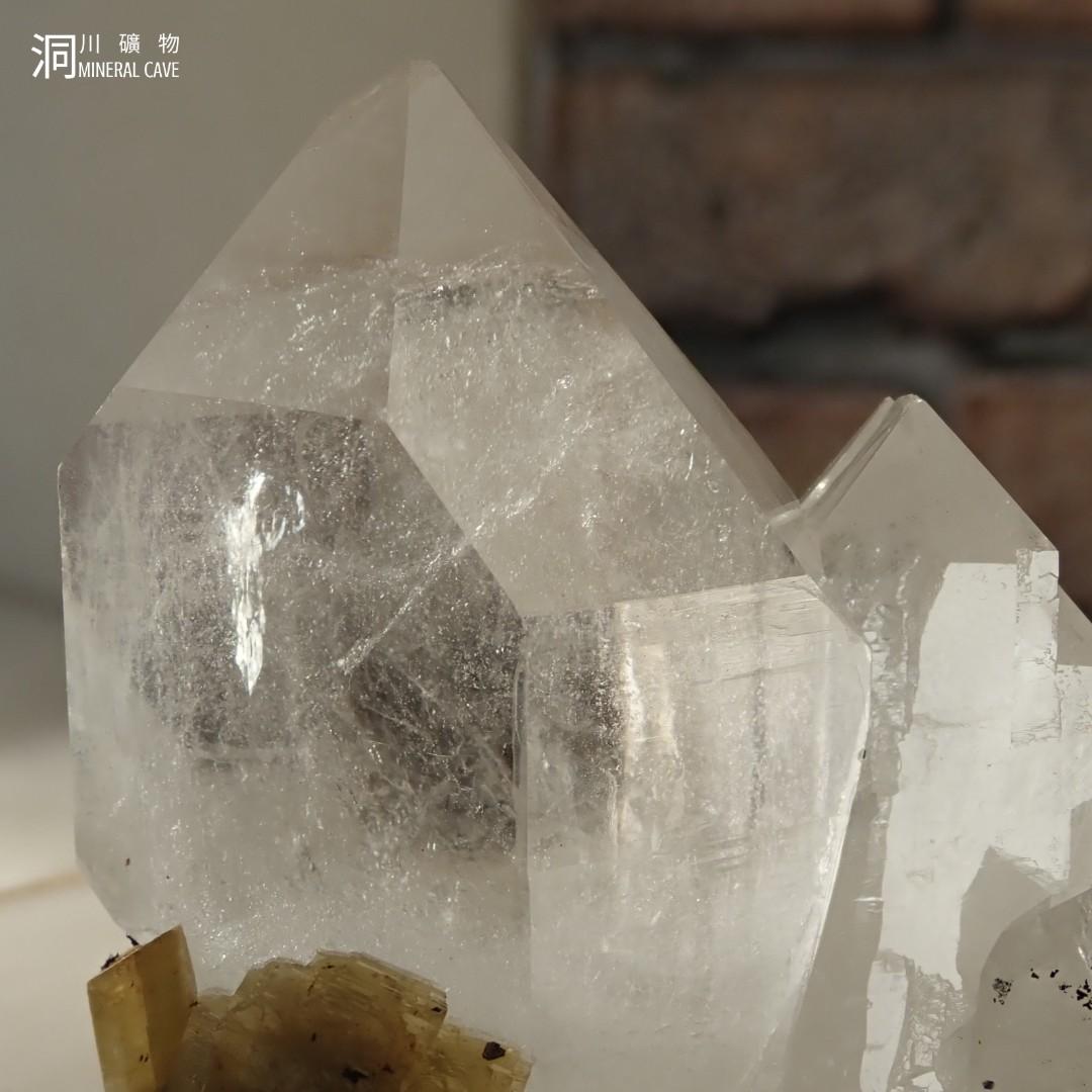 Quartz with Chalcopyrite 水晶(石英)黃銅礦共生- 需要影片, 麻煩MSG