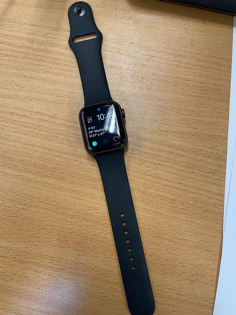 Selling slightly used Apple Watch SE 40mm Space Grey Mobile
