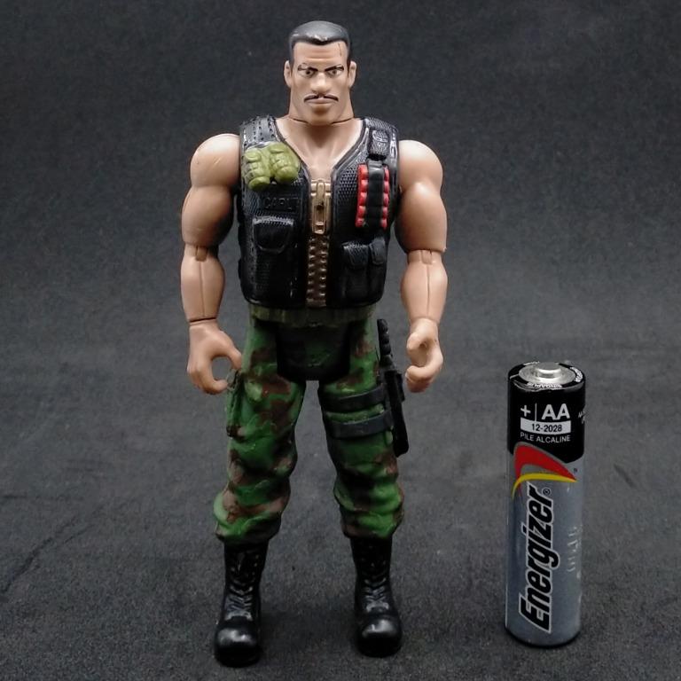 Combat carl juguete 2025