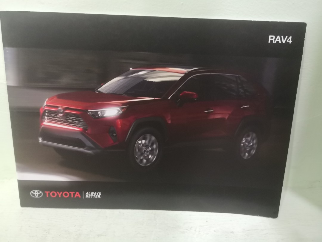 Toyota RAV4 Brochure BORNEO CATALOG CATALOGUE SUV, Hobbies & Toys