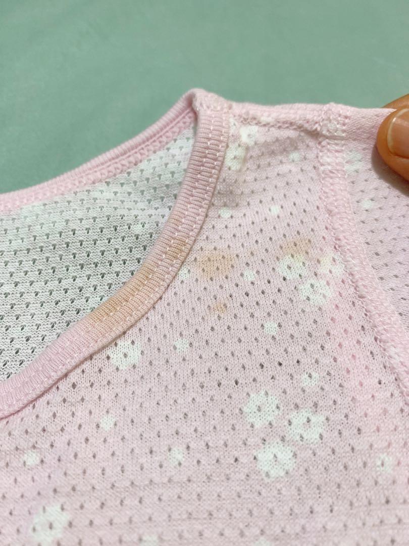 Uniqlo baby tops (Category: Babies & Kids Fashion) located in Batangas. Submitted by ishield21 (Listing ID 1090274720, Image 3). Description: Authentic uniqlo tops In good condition 3-6 months May stain ung pink pero washable naman Payment tru g cash Shipping tru lbc .