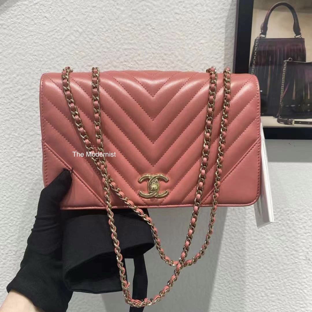 Chanel chevron statement medium flap bag hotsell