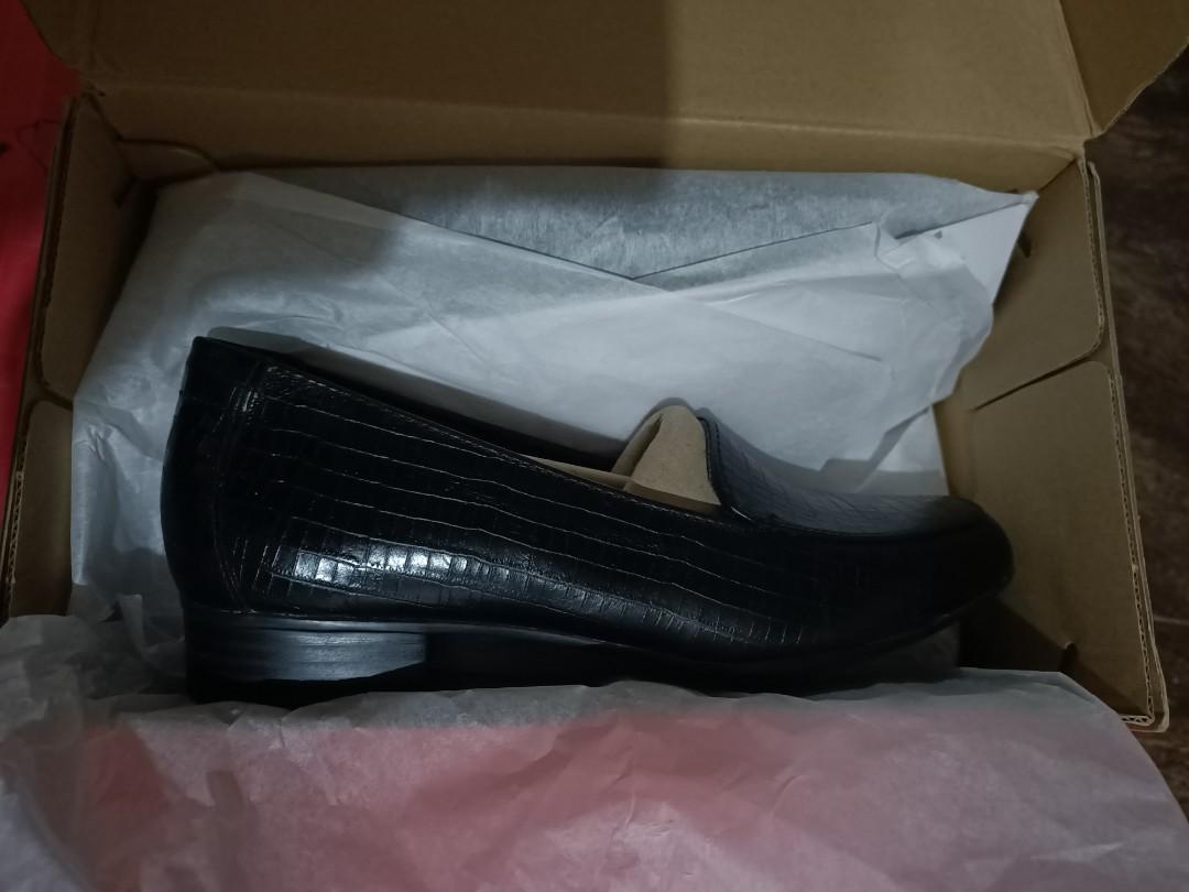 clarks juliet lora leather loafer