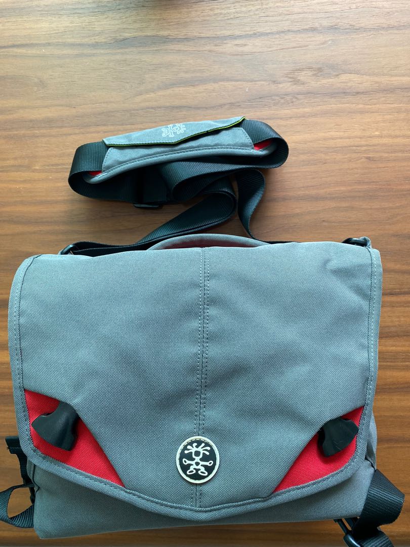 crumpler sling camera bag