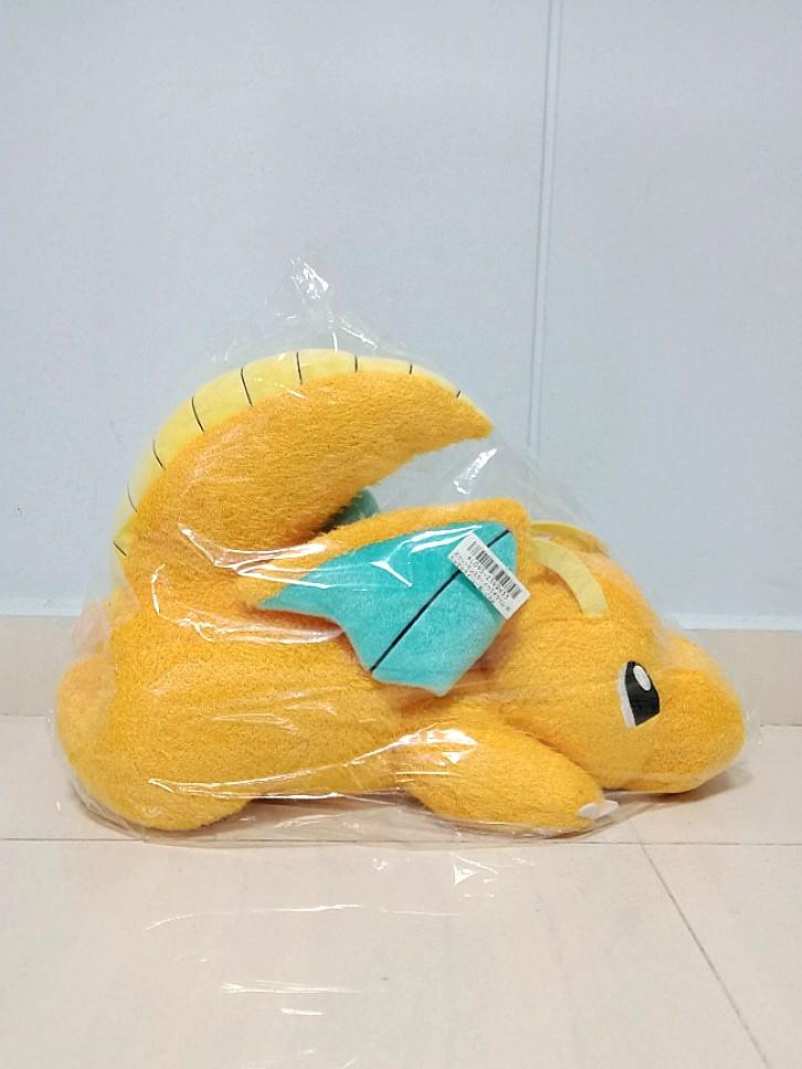 Dragonite lying down Toreba Pokemon 