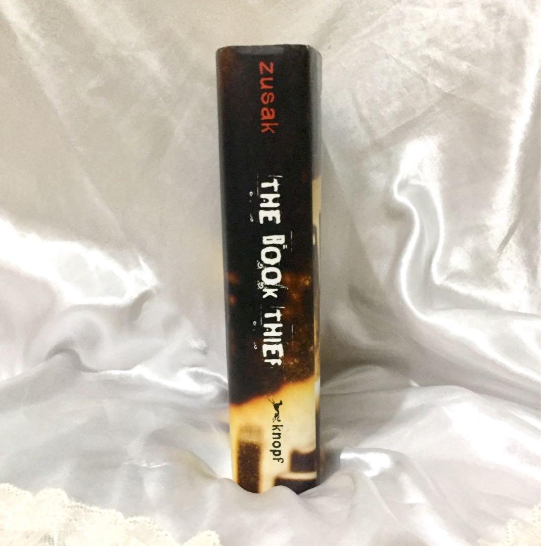 [HB] The Book Thief by Markus Zusak (Category: Storybooks) located in Antipolo. Submitted by superlailaa (Listing ID 1090562293, Image 3). Description: -Hardbound -Like New Condition -First American Edition .