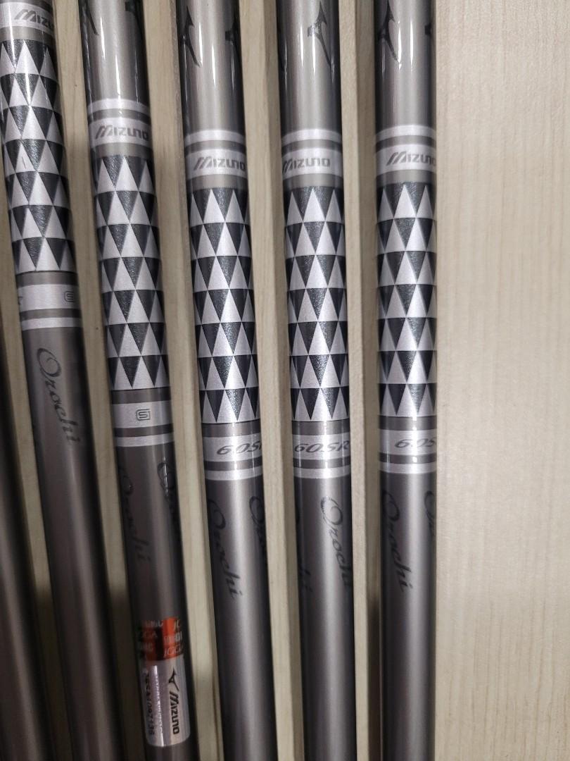 Orochi Graphite Shafts from Mizuno Irons with Golf Pride Grips