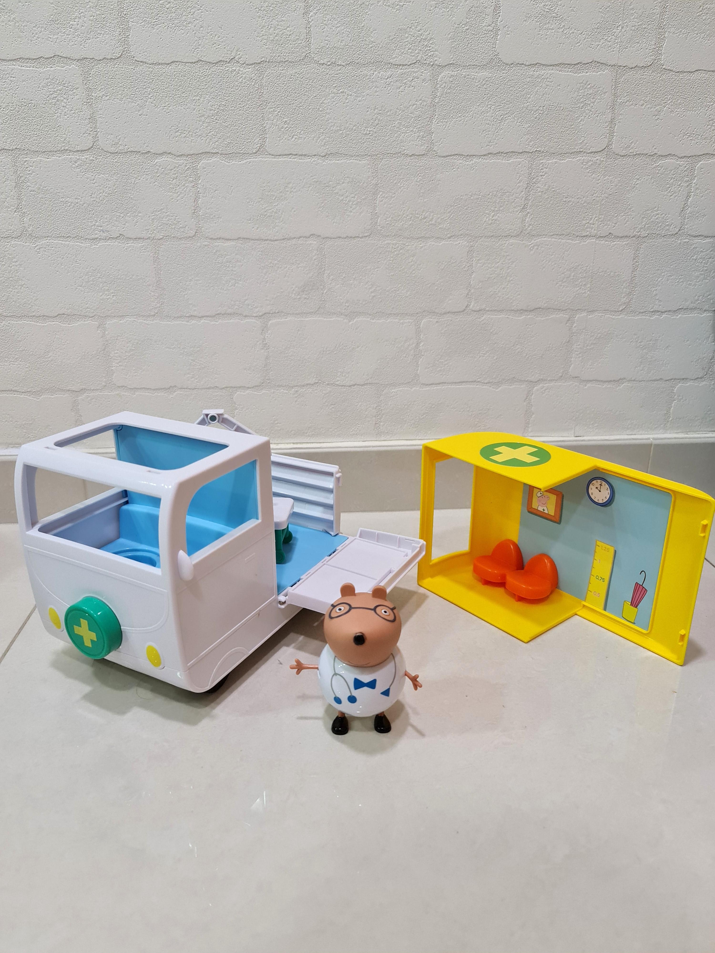 Peppa pig ambulance toy hotsell