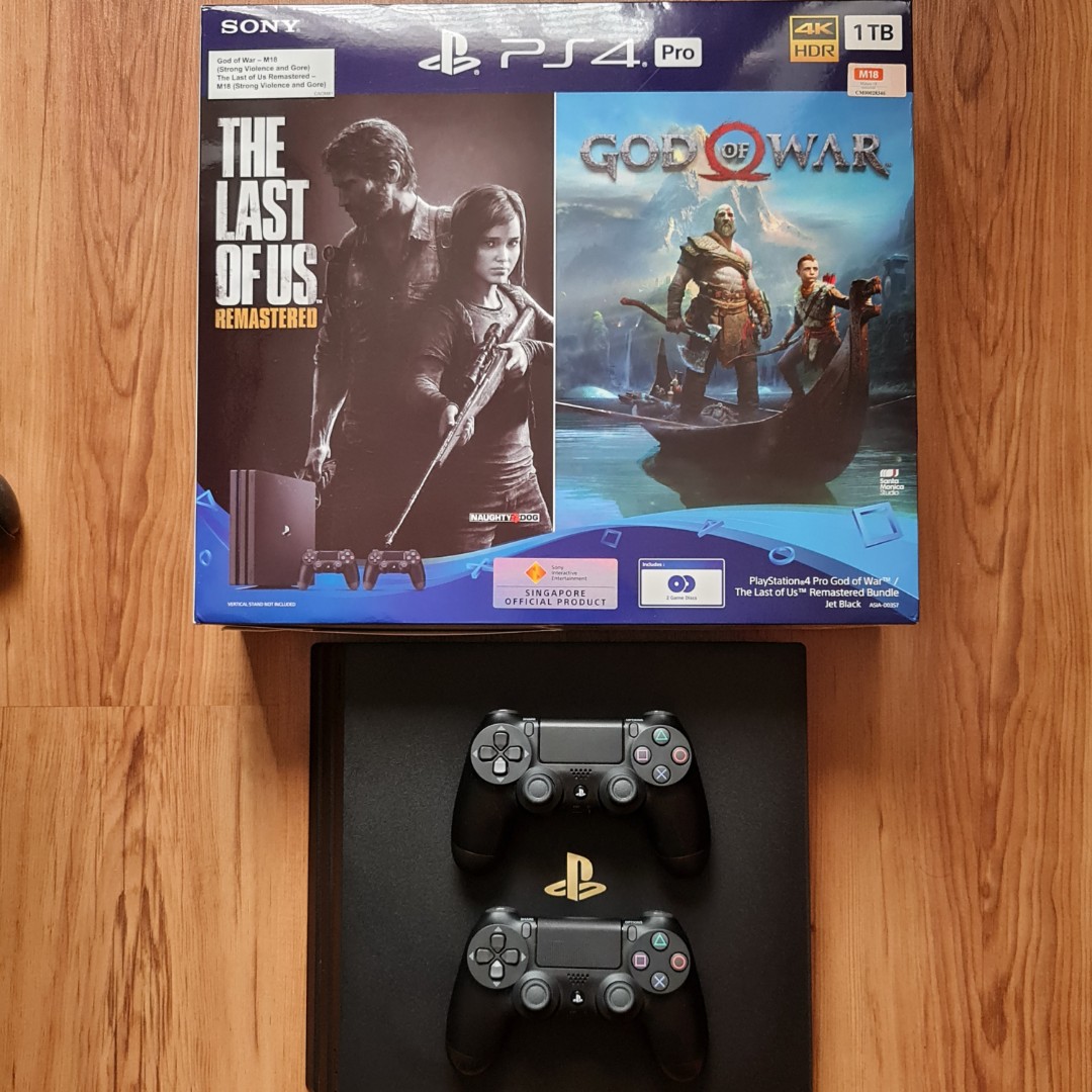 PS4 Pro bundle 1 TB 2 controllers God of War Last of Us