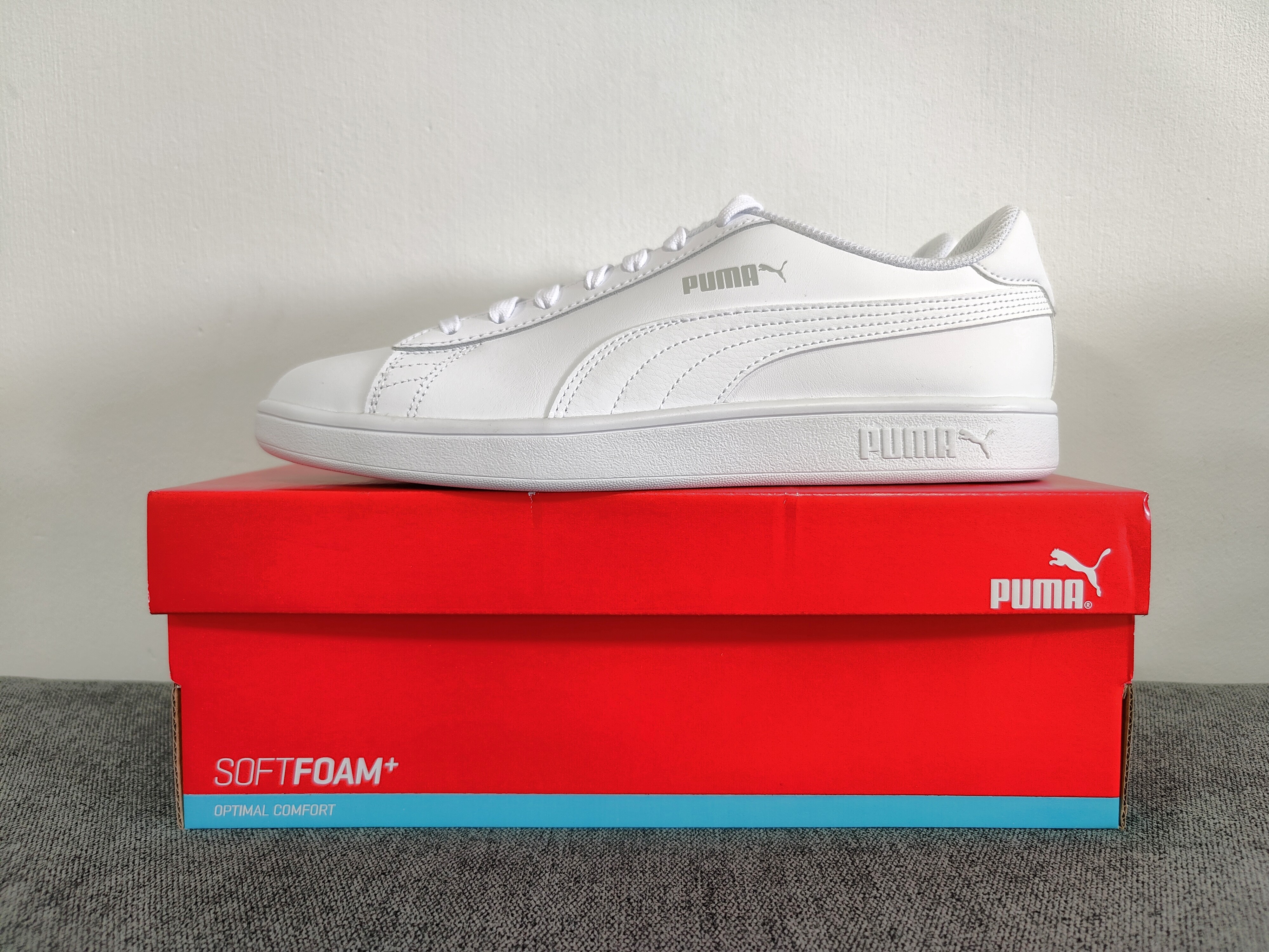 Puma smash discount trainers in white