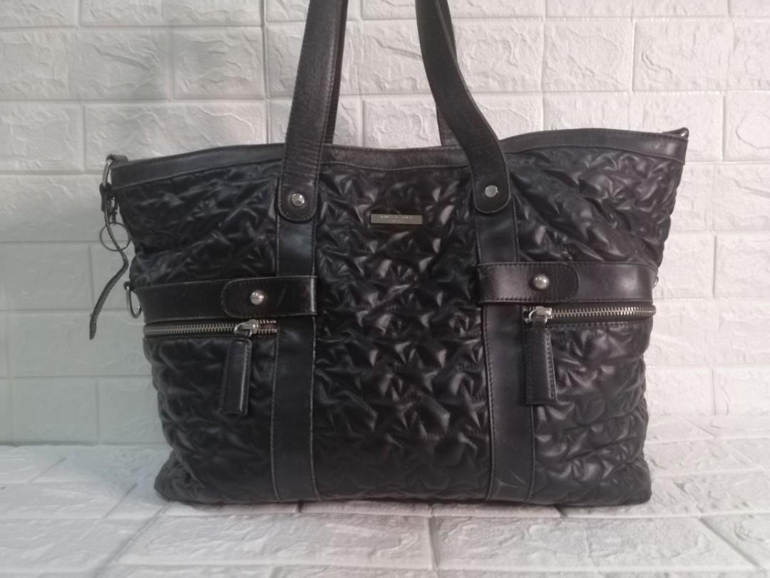Samantha Thavasa Large Tote Bag (Category: Luxury Bags & Wallets) located in Las Pinas. Submitted by etoksi1234 (Listing ID 1090457099, Image 1). Description: Pre-loved Samantha thavasa large tote bag. With signs of usage on the edges. With rubs on some parts of the leather. Silver hardware, large to XL size bag. With minimal flaws inside the bag please photos for reference... Please manage your expectations. All sales are final. Kindly examine p