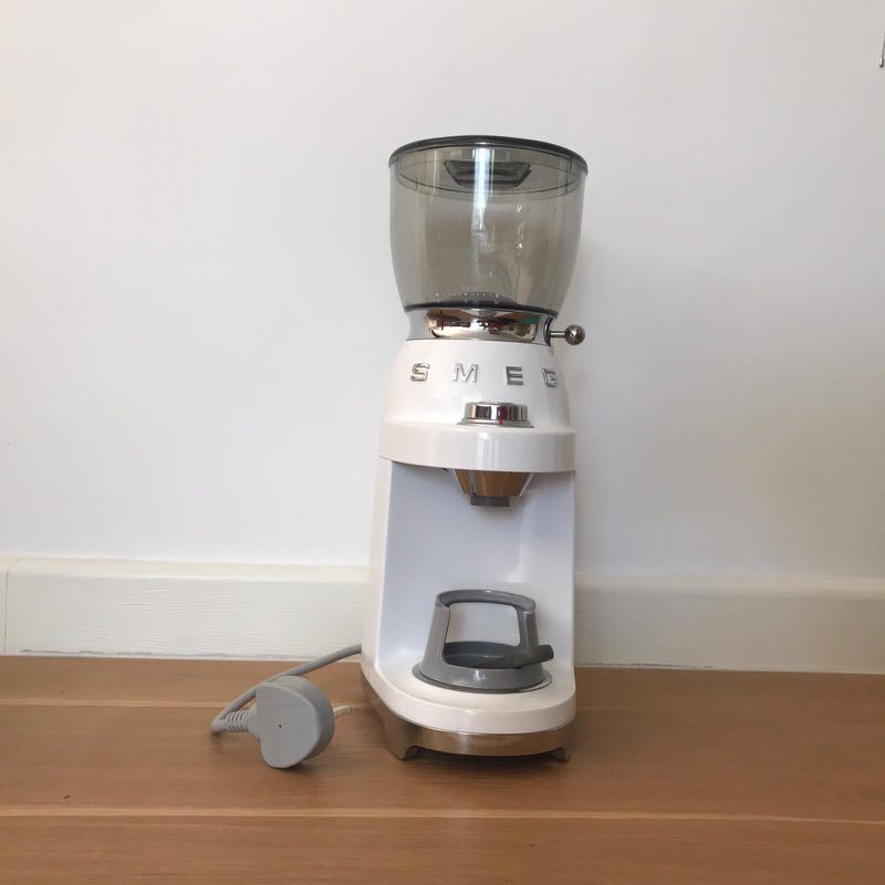 SMEG coffee grinder, 家庭電器, 廚房電器, 咖啡機及咖啡壺 Carousell