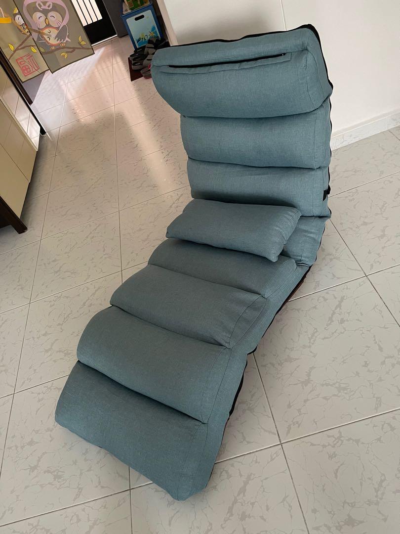 Sofa (Category: Sofas) located in Singapore. Submitted by hamiltone840 (Listing ID 1090484354, Image 3). Description: .