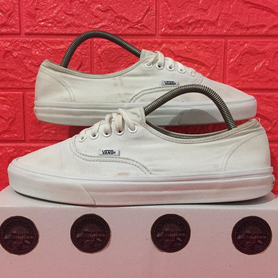 vans authentic triple red