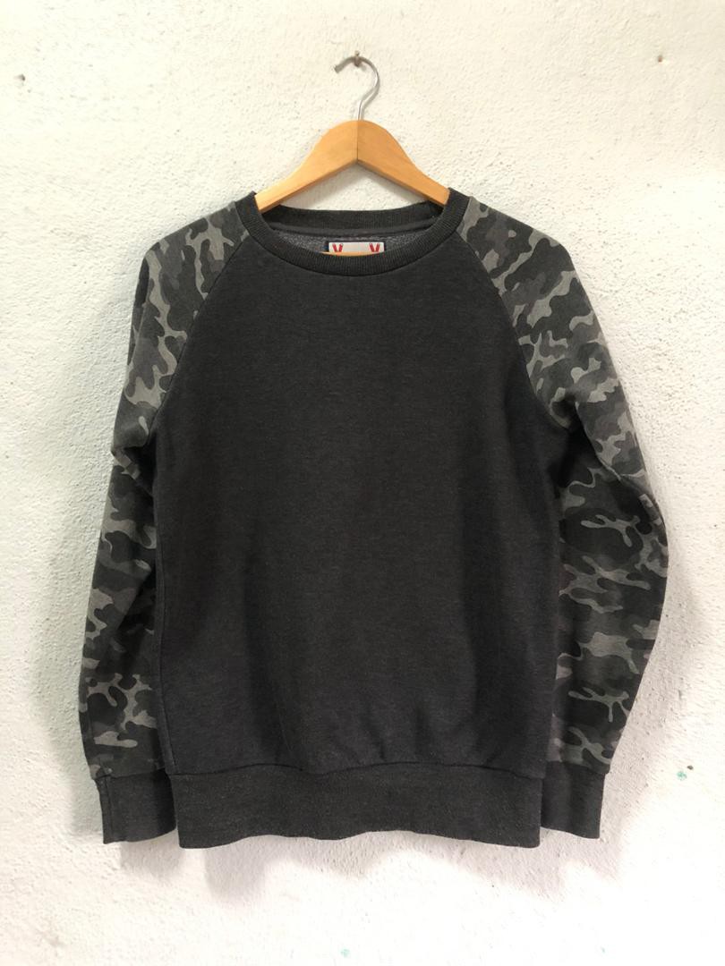 Vintage Moncler Gamme Bleu Camo Sweatshirt Men s Fashion Coats