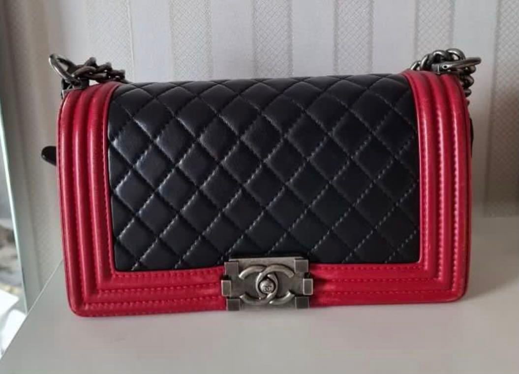 Chanel quilted old medium boy chanel flap store bag