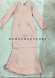 (Category: ) located in . Submitted by mamedwardrobe (Listing ID 1090765245, Image 1). Description: .