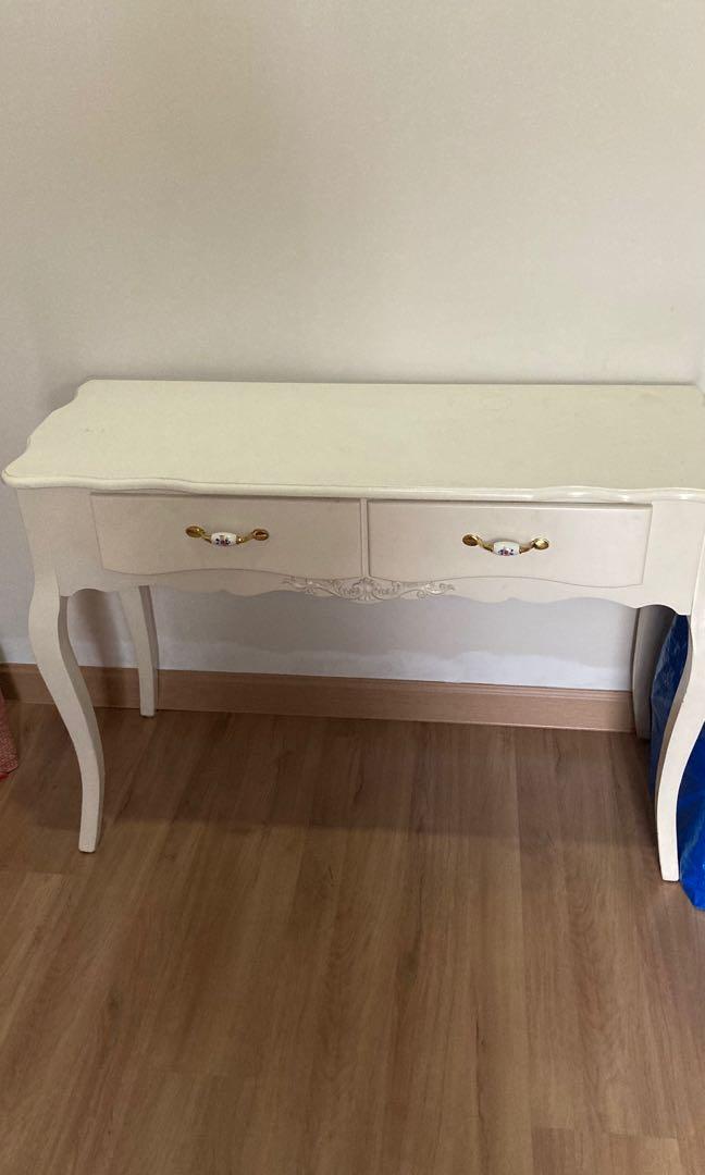 Console table (Category: TV Consoles) located in Shah Alam. Submitted by lina221982 (Listing ID 1090778357, Image 3). Description: .
