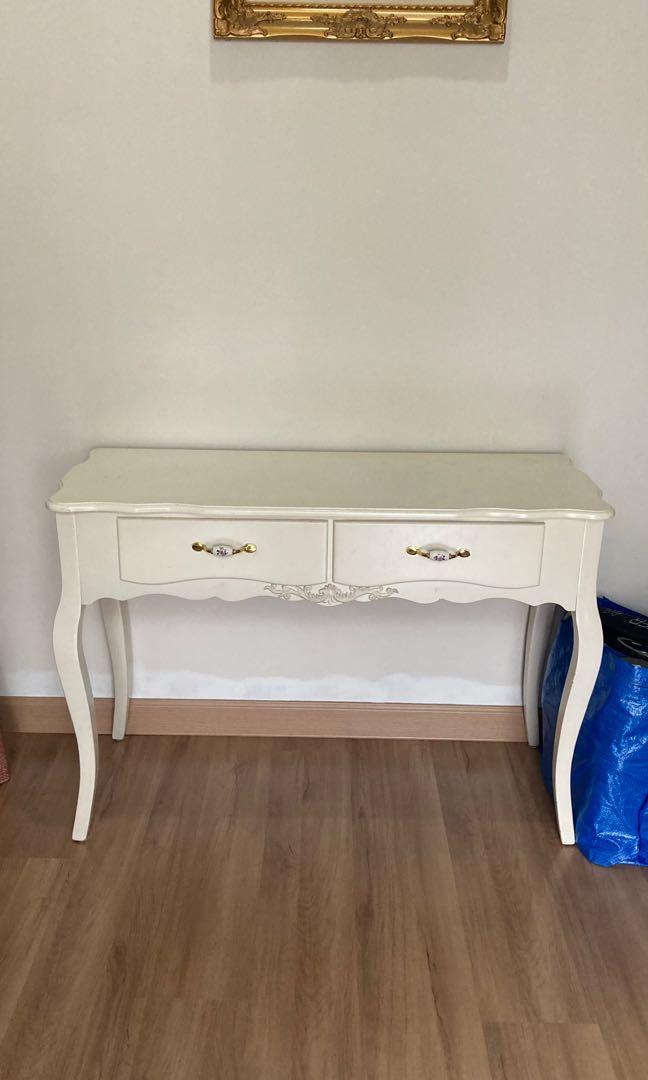 Console table (Category: TV Consoles) located in Shah Alam. Submitted by lina221982 (Listing ID 1090778357, Image 2). Description: .
