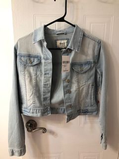 (Category: ) located in . Submitted by shopwithceee (Listing ID 1090872033, Image 1). Description: .