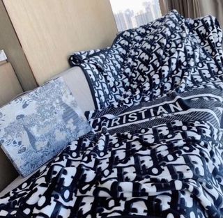 (Category: ) located in . Submitted by hollasunsetx (Listing ID 1090697887, Image 1). Description: .