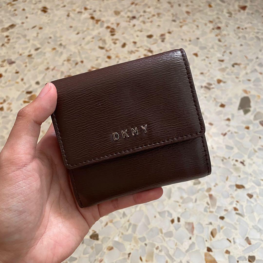 Dkny trifold wallet 2025